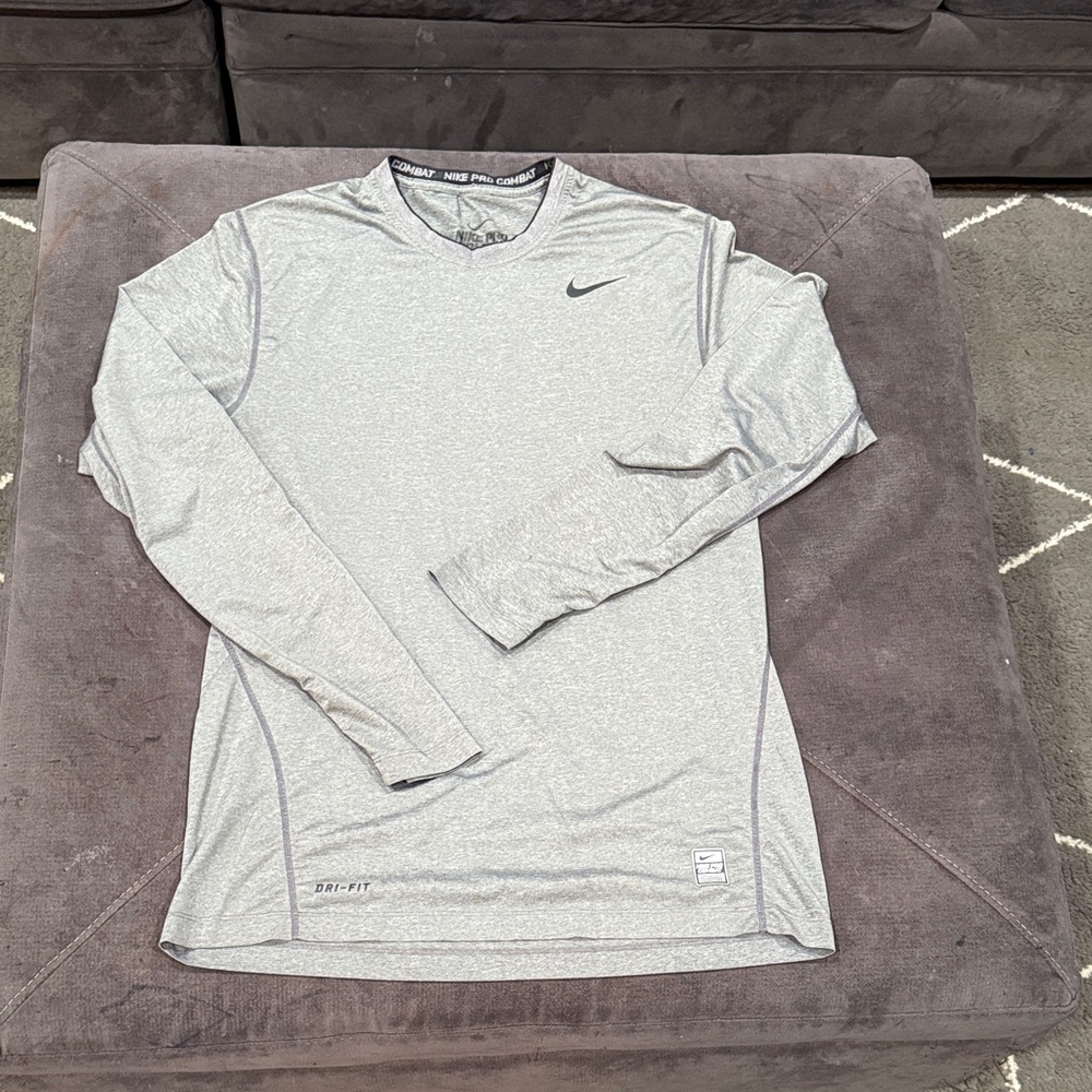 Nike Men's Light Gray Long Sleeve Tee